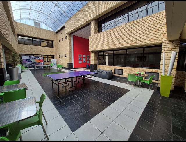 1,832M² OFFICE FOR SALE IN WOODMEAD
